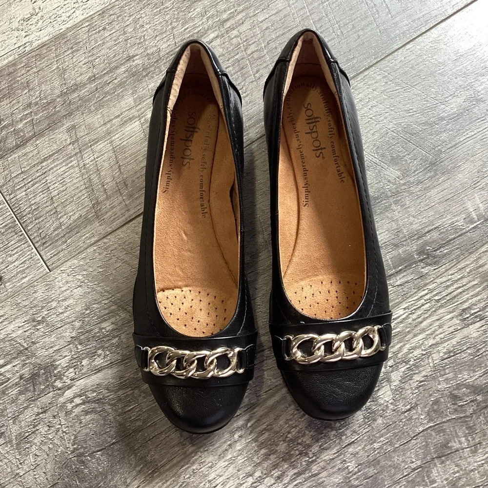 Softspots Pelham Black Flats Size 7N